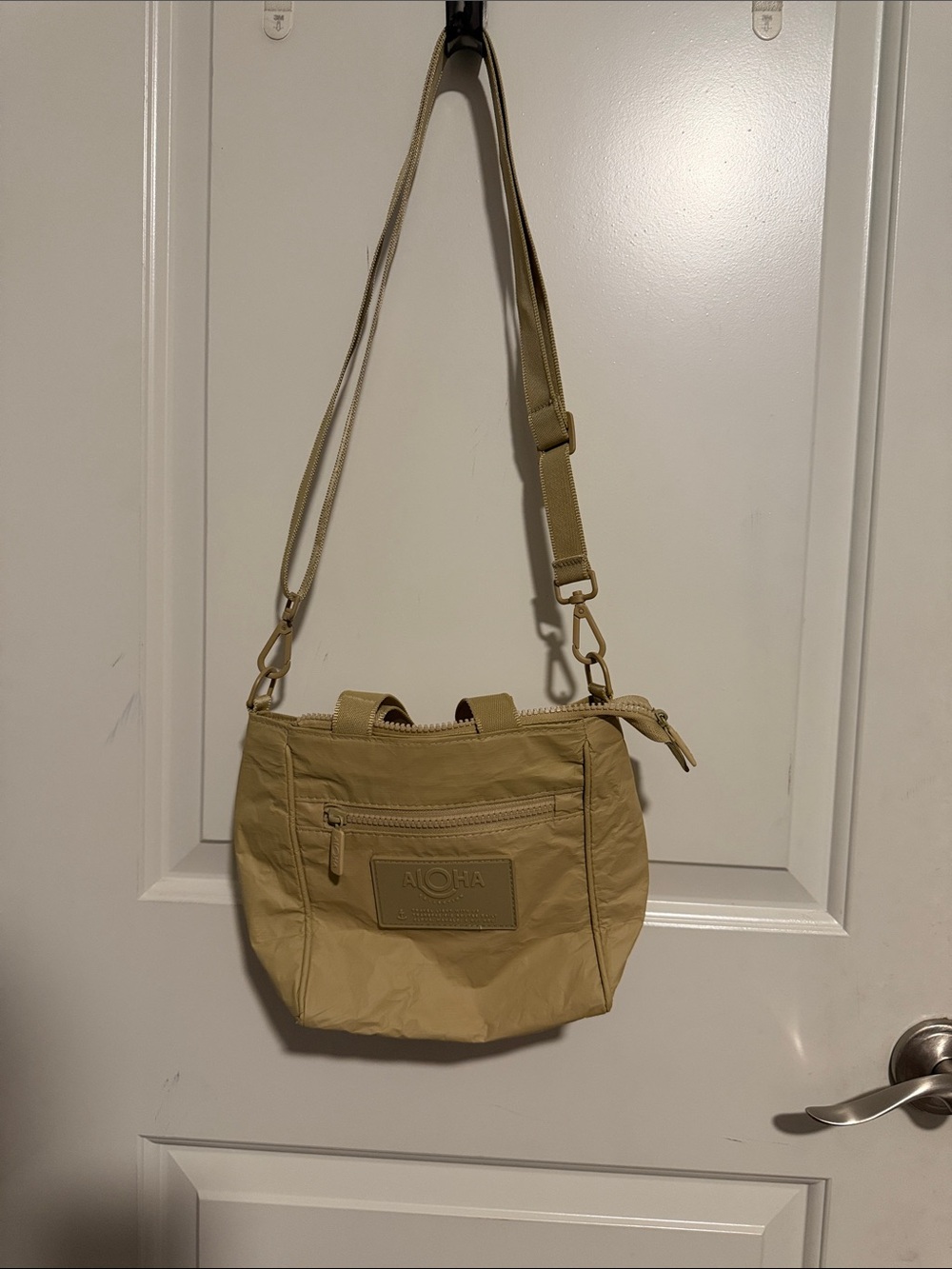 ALOHA Collection tan backpack bag - Picture 3 of 5